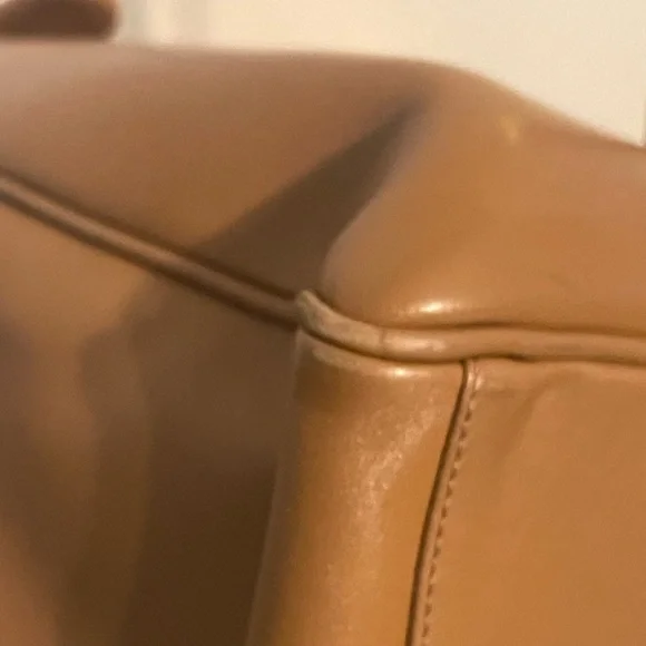 Fendi Tan Leather Shoulder Bag with Slouchy Design - Picture 5 of 11